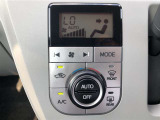 操作しやすいオートエアコン。車内をいつも快適に保つ事が出来ます。