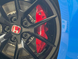 【ブレンボ製キャリパー】ハイパワー車両には強力なブレーキが必須!世界のスーパーカーにも採用されるイタリアの高級メーカー「ブレンボ」を装着!色鮮やかなキャリパーがスポーティな印象を引き立てます♪