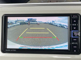 【バックモニター】後ろのカメラの映像をモニターに映し出すことができます!後方の見えない死角や、障害物との距離感をしっかり確認することができます!駐車が苦手な方におすすめです。