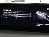 レーンキープアシストとは、車線逸脱回避支援システムです。自車が車線から逸脱する可能性があると、LASが車線からの逸脱を回避するようにハンドル操作をアシストします。