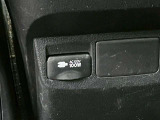 【AC100V電源】ハイブリッドカー特有の大容量の電気エネルギーにより、アウトドアシーンや停電などの非常時に便利な機能です。電源は家庭用と同じAC100Vコンセントです♪