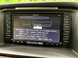 【マツダコネクトナビ】車内の雰囲気にマッチした一体型タイプのナビ。各種車輌設定やBluetooth再生等、様々な機能が楽しめます。直感的なダイヤル操作が可能で、使い勝手も良好です。