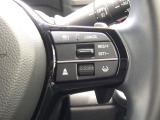 Hondaセンシングの機能のひとつ、アダプティブクルーズコントロール付!アクセルから足を離しても設定したスピードと前車との車間を保ち走行してくれます!車線維持もアシスト☆高速道路で疲労軽減ですね☆