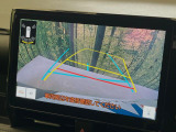 【バックカメラ】駐車時に後方がリアルタイム映像で確認できます。大型商業施設や立体駐車場での駐車時や、夜間のバック時に大活躍!運転スキルに関わらず、今や必須となった装備のひとつです!