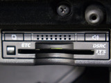 ★ETC(DSRC)が装備されています!!社外品とは違い収まりの良いデザインが人気!高速道路を利用する際は必需品ですよね!!ストレス無く料金所を通過出来ます!!