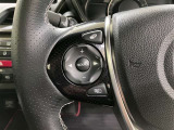 ステアリング左側のスイッチになります。オーディオの操作が手元でできますので運転の妨げにならないので安心して運転できます。