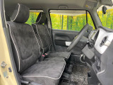 運転席シート廻りは使用感も少なく、良好な状態となっています。前オーナー様が丁寧に使っていたことがよくわかりますね。