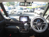 全方位で視界が広く運転がしやすいので女性の方にも人気のインテリアになっています!