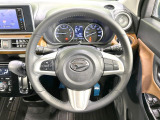 【ステアリングスイッチ】運転中、前方から目線をそらすことなく、オーディオ等の操作が可能な便利機能!安心&快適なドライブを演出してくれます♪