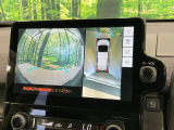 【パノラミックビューモニター】専用のカメラにより、上から見下ろしたような視点で360度クルマの周囲を確認することができます☆死角部分も確認しやすく、狭い場所での切り返しや駐車もスムーズに行えます。