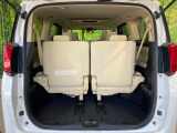 普段のお買い物や通勤、送迎等に十分な荷室スペースを確保しております。セカンドシートを倒すと、大きな荷物の積載も可能です♪