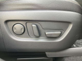 細やかな位置調整が可能な運転席電動シート。腰を支えるランバーサポートや、2名分のポジションを記憶できるシートメモリー機能も装備。マツダがこだわる「人馬一体」の快適なドライブをサポートします。