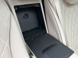 メルセデス・ベンツの定める厳しい基準をクリアしたお車のみをご案内させて頂きます。納車前整備はメーカー規定に基づき最大100項目にも及ぶ点検を熟練のメカニックによって行いご納車させて頂きます。