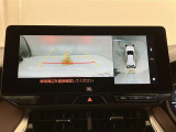 安全機能のバックモニター&全周囲モニターも装備です。