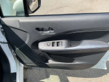 パワーウィンドウ装備です。運転席はオートになっているので、ワンタッチ開閉することが出来ます。