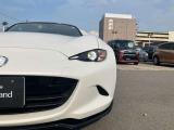 前方を照らすはハイビームとロービームをオートで切り替える機能的なLEDヘッドライトです。