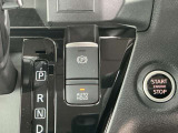 AUTO HOLD機能搭載してあります!ブレーキを踏んで停止すると、自動的にブレーキ力を保持します。信号待ちや渋滞中などに、ブレーキペダルを踏み続ける必要がなく、足の疲れを軽減してくれます☆