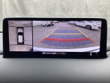 狭い場所での駐車やすれ違いなどでより的確な運転操作に役立つ360&deg;ビューモニターが装備されています。