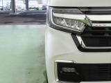 LEDヘッドライトは、点灯の瞬間から光量を発揮し、突然暗くなるトンネルなどでの安定感を高めます。