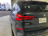 リアランプ 立体的な造形としてBMWらしい個性的なリアビューを明確化しました。