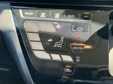 すっきりした運転席周りにはナビやエアコンの操作パネルを設置しておりますので、お一人での運転でもご安心できます。
