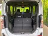 普段のお買い物や通勤、送迎等に十分な荷室スペースを確保しております。セカンドシートを倒すと、大きな荷物の積載も可能です♪