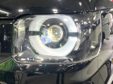 【LEDヘッドライト】悪天候や夜間走行時も良好な視界を確保し安心して運転できる高輝度LEDヘッドライトを装備!点灯速度が早く、消費電力も抑えられています。