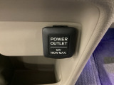 アクセサリーソケットはUSBのアダプターなどをつければ、スマホの充電にも使えます。周辺には物が置けるボックスがついています。