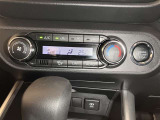 エアコンはオートエアコン付きになります。お好みの温度設定にすれば車内の温度を検知し自動で調整してくれます。暑い日は寒い日は特にオススメです♪