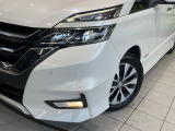 【LEDヘッドライト】悪天候や夜間走行時も良好な視界を確保し安心して運転できる高輝度LEDヘッドライトを装備!点灯速度が早く、消費電力も抑えられています。