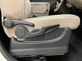 運転席は高さの調節も出来ます♪