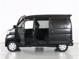 お車は展示前にルームクリーニングと除菌を実施!展示中もシート、ハンドル、シフトにはビニールと足元にはマットを敷いて展示してあります!!