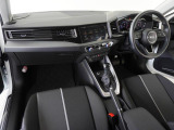 Audiのインテリアはエクステリア同様、優れたデザイン性とクオリティ、そして機能性を兼ね備えております。