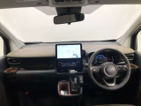 シンプルながら機能性あふれる運転席廻りです。視界性もよく、運転しやすいですよ。