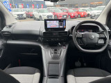 フランス車ならではのオシャレな内装がオススメです!