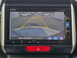 駐車時の安全確認をサポートするバックカメラも使用できます。インターナビで様々な情報を得ることもできます。