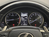 【メーターまわり】ドライバーから見やすい位置にあって安全運転に寄与します。マルチインフォメーションディスプレイでは、クルマに関する情報の確認はもちろん、各種安全機能・装備のON/OFFも設定可能。