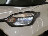 LEDヘッドライトです。デザイン性がよくとても明るいので、夜間の走行や悪天候でも安心です。しかも長寿命!