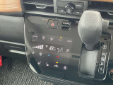 【ここがポイント!】運転席と助手席には寒い冬にはうれしいシートヒーターが装備されております。もちろんステアリングヒーターも装備しておりますのでご安心ください。