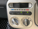 寒い冬も暑い夏も全席に快適な空調を届けてくれる、ダイヤル式エアコンを装備♪