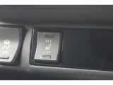 運転席と助手席にシートヒーターが付いています。