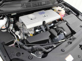 2ZR-FXE型 1797cc直列4気筒DOHCエンジン+ハイブリッドシステム搭載、駆動形式はFFです。