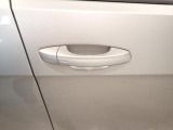 &rdquo;Keyless Access&rdquo;によって、ドアハンドルに手をかけるだけでドアロックが解除できます!