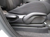 どのような体格のかたでも正しく運転できるように、ラチェットラバーにて細かいシート調整が可能となっております。是非一度お試しください。