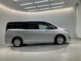 両側パワースライドドア付きだから、狭い駐車スペースなどでの 乗り降りラクラク!小さなお子さまのいるご家庭には嬉しい装備。