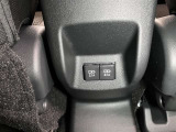 充電用USB端子が前席1つと後席2つ付いています。