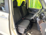 運転席シート廻りは使用感も少なく、良好な状態となっています。前オーナー様が丁寧に使っていたことがよくわかりますね。