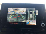 全周囲の画像が表示されます。 運転席から見づらい個所なども、上空から見たような映像で確認できます。  映像の切替もでき、後方確認だけでなく大変便利な機能です。