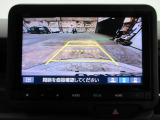 バックカメラの画像です。ガイドラインがスムースな車庫入れをサポートいたします。車庫入れの安心感がアップしますね。