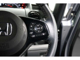 Hondaセンシングの機能のひとつ、アダプティブクルーズコントロール付!アクセルから足を離しても設定したスピードと前車との車間を保ち走行してくれます!車線維持もアシスト☆高速道路で疲労軽減ですね☆